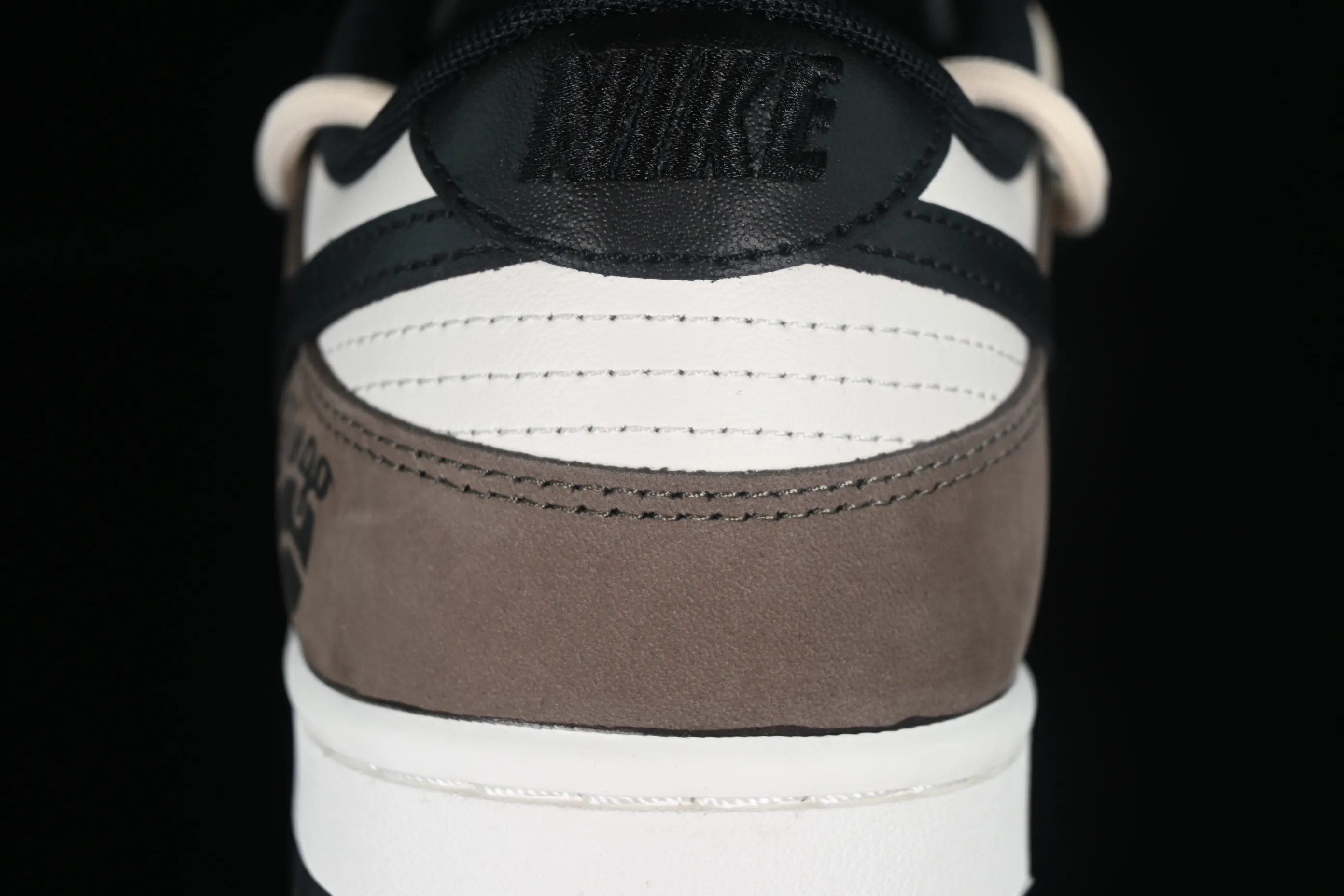 All Categories Nk SB Dunk Series Nk SB Dunk Low Low-top Sneakers Nk Dunk Low Retro "Black" Tricky Doll Time and Space Dust Minimalist Retro Black Brown SB Strap Low-top Casual Sneakers DD1391-100